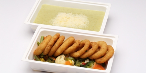 Parmezános brokkolikrémleves, Hagymakarika rántva, zöldköret