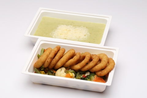 Parmezános brokkolikrémleves, Hagymakarika rántva, zöldköret