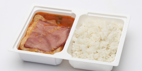 Sertésborda saltimbocca (sonka, zsálya, fehérbor), rizs