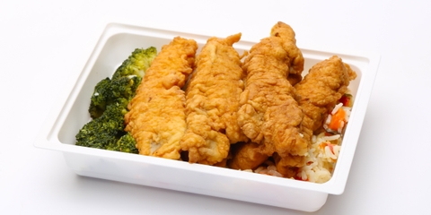 Szűzérme csíkok fűszeres bundában, pirított zöldséges rizs, brokkoli