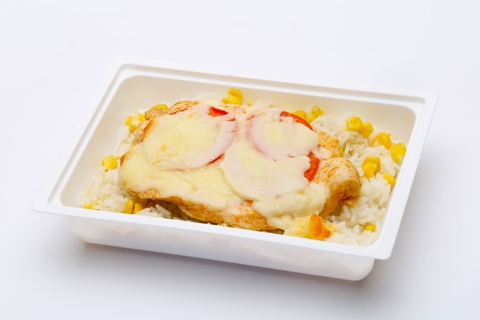 Sajtos, paradicsomos tepsis csirkemell, kukoricás rizs 