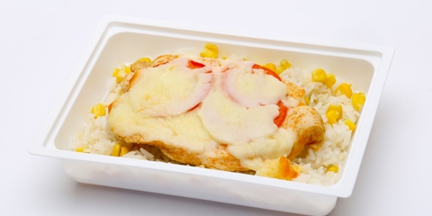 Sajtos, paradicsomos tepsis csirkemell, kukoricás rizs 