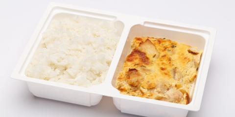 Tejfölben sült csirkemell, sajt, rizs