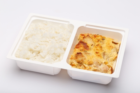 Tejfölben sült csirkemell, sajt, rizs