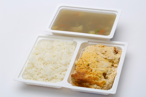 Falusi csirkeraguleves, Tejfölben sült csirkemell, sajt, rizs