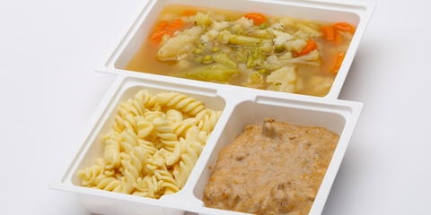 Zöldségleves Virágáruslány módra, Hargitai sertéstokány, fusilli tészta Zöldségleves Virágáruslány módra, Hargitai sertéstokány, fusilli tészta