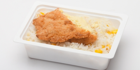 Krémfehérsajttal töltött pulykamell rántva, kukoricás rizs