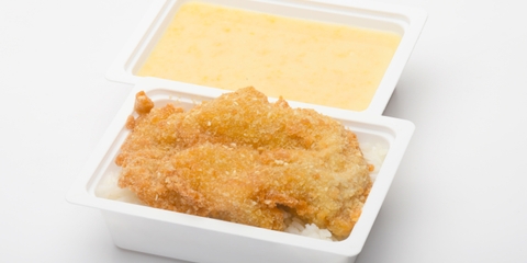 Őszibarack-krémleves, Szezámmagos rántott csirkemell, rizs