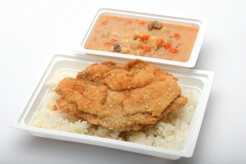 Tejfölös bécsi gulyás, Szezámmagos rántott borda, rizs