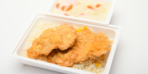 Tejfölös karfiolleves, Mandulás rántott csirkemell, kukoricás rizs 