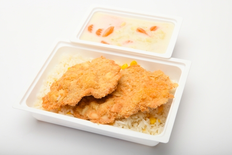 Tejfölös karfiolleves, Mandulás rántott csirkemell, kukoricás rizs 