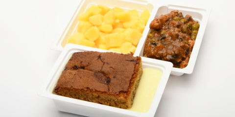 Bugaci sertéstokány, főtt burgonya, Szilvás pite vaníliaszósz (150g)