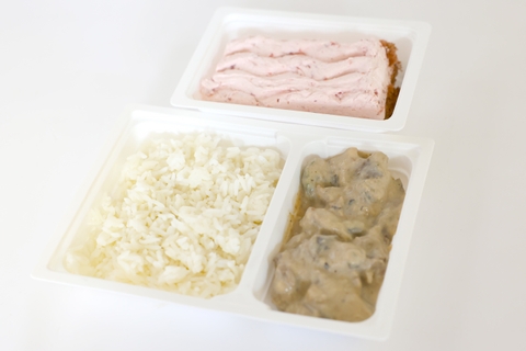 Stroganoff marhatokány, párolt rizs, Epres, mascarponés tiramisu