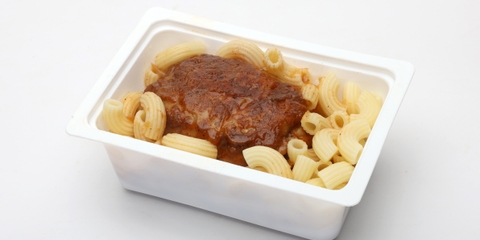 Csirkecombpörkölt, szarvacska tészta