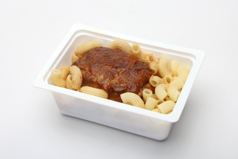 Csirkecombpörkölt, szarvacska tészta