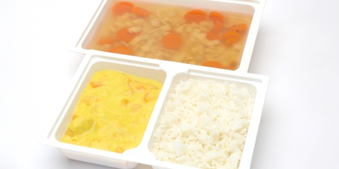 Csontleves zöldséggel, tésztával, Barackos, currys csirkemell, rizs