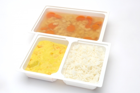 Csontleves zöldséggel, tésztával, Barackos, currys csirkemell, rizs