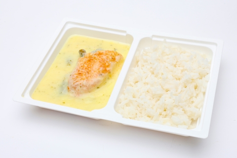 Spárgával töltött csirkemell, hollandi mártás, rizs