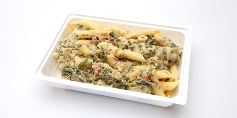 Krémes paradicsomos-parajos penne csirkével