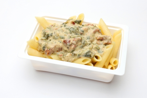 Krémes paradicsomos-parajos penne csirkével