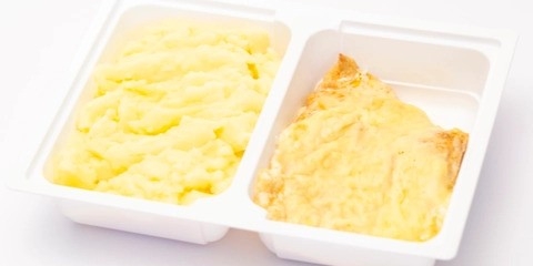 Baconnel, sajttal sült sertéskaraj, burgonyapüré Baconnel, sajttal sült sertéskaraj, burgonyapüré