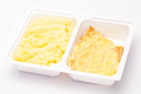 Baconnel, sajttal sült sertéskaraj, burgonyapüré Baconnel, sajttal sült sertéskaraj, burgonyapüré