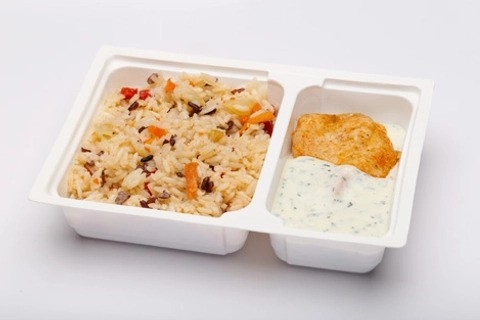 Pestos csirkemell ragu, pirított zöldséges rizskeverék Pestos csirkemell ragu, pirított zöldséges rizskeverék