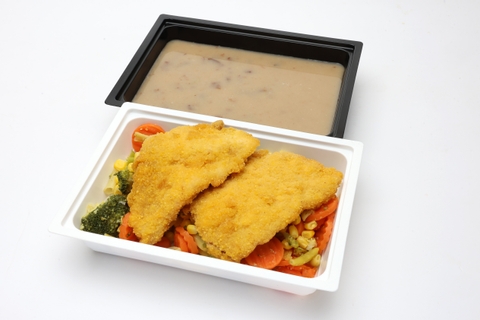 Aszalt szilvás rebarbaraleves, Rántott pulykamell kukoricás bundában, Párolt zöldség 