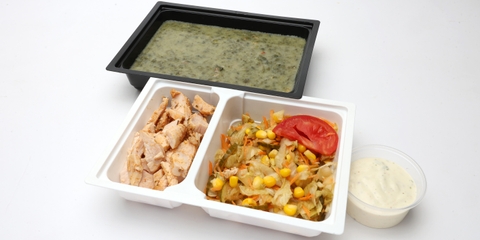 Parajleves, pirított bacon, Kakukkfüves jércemell kevert salátaágyon, dijoni mustáros öntet