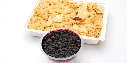 Fokhagymás-aszalt paradicsomos farfalle, bazsalikommal, parmezánnal, Tápiókapuding áfonyaszósszal
