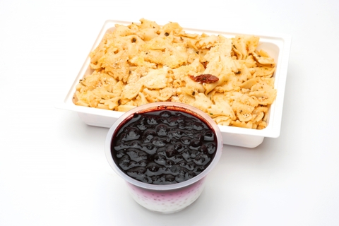 Fokhagymás-aszalt paradicsomos farfalle, bazsalikommal, parmezánnal, Tápiókapuding áfonyaszósszal