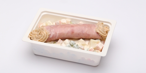 Tormakrémes sonkatekercs franciasalátával