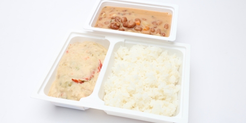 Bableves zöldségekkel, Kapros, színes paprikás sertéscsíkok , rizs Bableves zöldségekkel, Kapros, színes paprikás sertéscsíkok , rizs