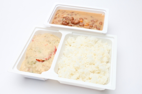 Bableves zöldségekkel, Kapros, színes paprikás sertéscsíkok , rizs Bableves zöldségekkel, Kapros, színes paprikás sertéscsíkok , rizs