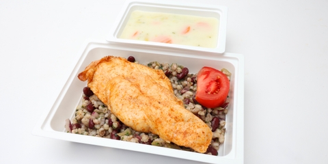 Tejfölös zöldségleves, Csirkemell roston, Árpagyöngyös babsaláta