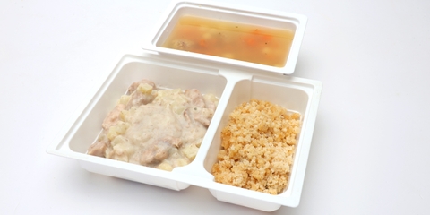 Alföldi májgombócleves, Csirkefalatok citromos-almás mártásban, pirított dara