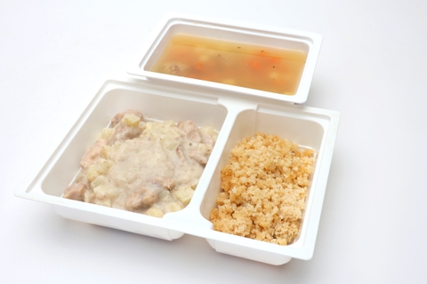 Alföldi májgombócleves, Csirkefalatok citromos-almás mártásban, pirított dara