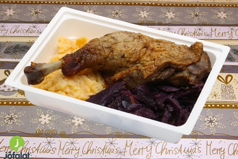 Ropogós kacsacomb, párolt almás vörös káposzta, hagymás törtburgonya