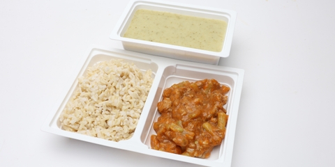 Brokkolikrémleves, Újvári sertéstokány zöldbabos, barna rizs