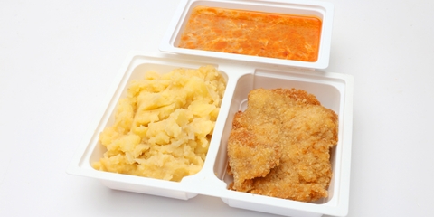 Tojásleves, Brünni rántott pulykamell (mustáros), hagymás törtburgonya