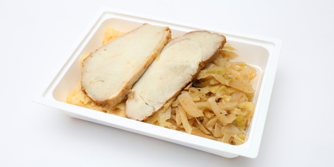 Kemencés sült karaj, pezsgős káposzta, hagymás törtburgonya