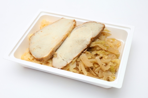 Kemencés sült karaj, pezsgős káposzta, hagymás törtburgonya