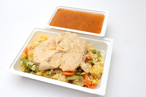 Falusi zöldborsóleves , Rozmaringos, joghurtos sült pulykamell, wok zöldséges bulgur