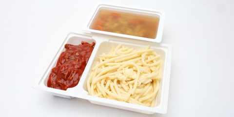 Csontleves tésztával, Milánói makaróni, reszelt sajt , narancs Csontleves tésztával, Milánói makaróni, reszelt sajt , narancs