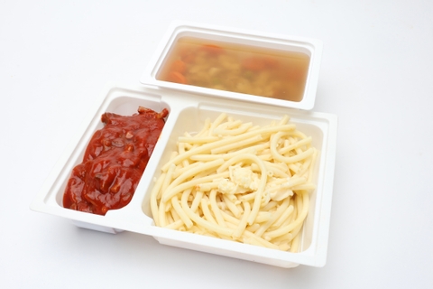 Csontleves tésztával, Milánói makaróni, reszelt sajt , narancs Csontleves tésztával, Milánói makaróni, reszelt sajt , narancs