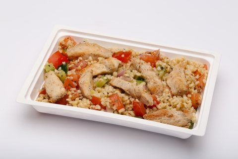 Roston csirkecsíkok, friss zöldséges bulgursaláta 