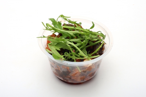 Sajtos édesburgonyasaláta rukkolával (140g)