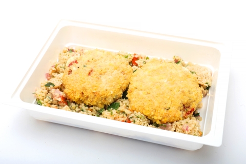 Kukorica bundás halpogácsa sütőben sütve, Tabbouleh saláta