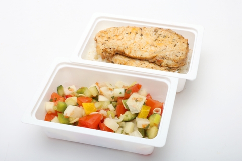 Provencei borda, rizs, színes saláta