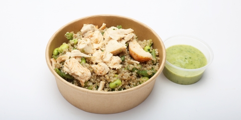 Csirkés szuperzöld quinoasaláta, Avokádós öntet 